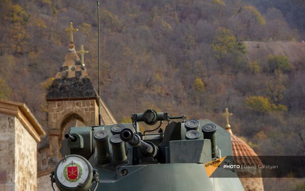 Российские миротворцы у монастырского комплекса Дадиванк (16 ноября 2020). Карабах - Sputnik Армения