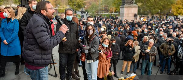 Бывший депутат, член партии АРФ Дашнакцутюн Гегам Манукян выступает во время митинга на площади Свободы (16 ноября 2020). Еревaн Бывший депутат, член партии АРФ Дашнакцутюн Гегам Манукян выступает во время митинга на площади Свободы (16 ноября 2020). Еревaн - Sputnik Արմենիա