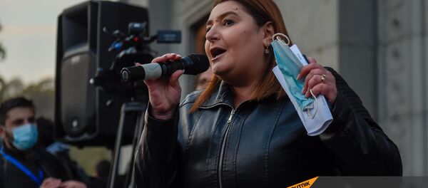 Депутат от фракции Процветающая Армения Иветта Тоноян выступает во время митинга на площади Свободы (16 ноября 2020). Еревaн Депутат от фракции Процветающая Армения Иветта Тоноян выступает во время митинга на площади Свободы (16 ноября 2020). Еревaн - Sputnik Արմենիա