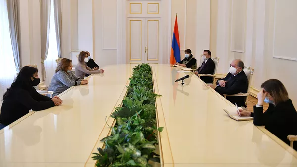 Президент Армен Саркисян встретился с жиделями Гадрута, потерявших свое имущество в следствии военной агрессии Азербайджана (16 ноября 2020). Еревaн - Sputnik Армения