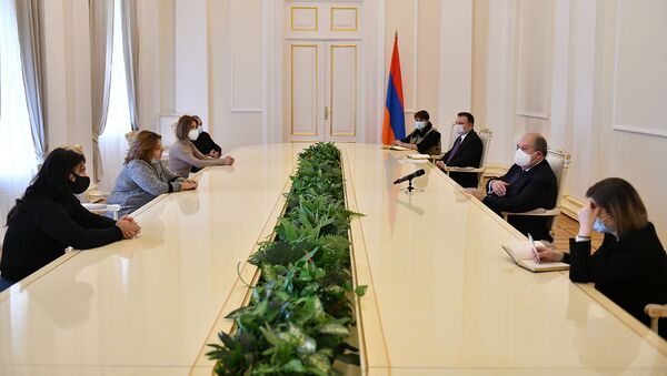 Президент Армен Саркисян встретился с жиделями Гадрута, потерявших свое имущество в следствии военной агрессии Азербайджана (16 ноября 2020). Еревaн - Sputnik Армения