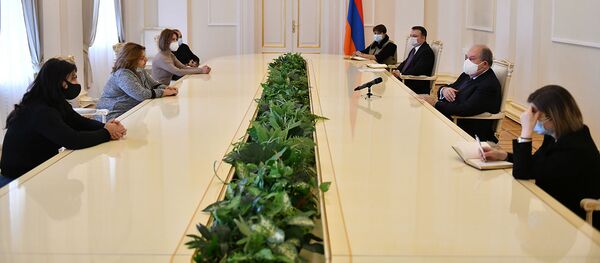 Президент Армен Саркисян встретился с жиделями Гадрута, потерявших свое имущество в следствии военной агрессии Азербайджана (16 ноября 2020). Еревaн - Sputnik Армения