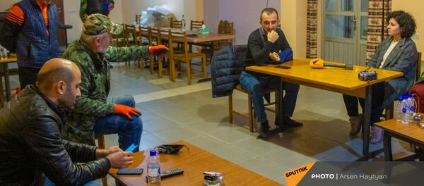 Глава общины Мегри Мхитар Закарян на встрече с гражданами - Sputnik Армения