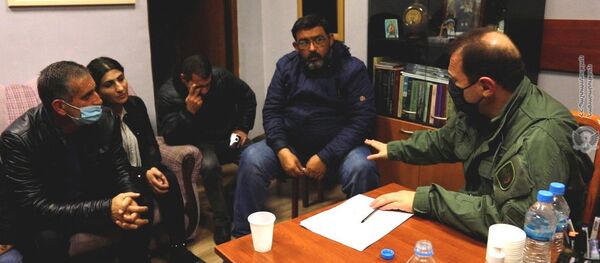 Министр обороны Давид Тоноян встретился с родственниками пропавших без вести военнослужащих (16 ноября 2020). Еревaн - Sputnik Արմենիա