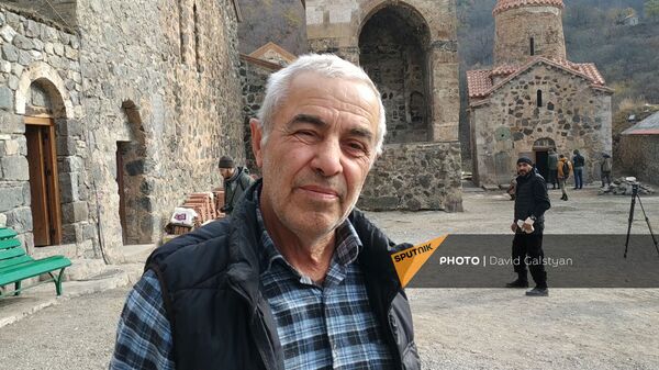 Դադիվանքի այցելուների մտահոգությունը, խաղաղապահներն ու տեր Հովհաննեսը. մոմ արդեն չկար... - Sputnik Արմենիա