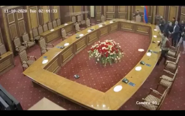 Ваш депутат был среди погромщиков: инцидент в парламенте Армении Ваш депутат был среди погромщиков: инцидент в парламенте Армении - Sputnik Армения