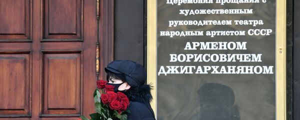 На церемонии прощания с актером театра и кино, народным артистом СССР Арменом Джигарханяном На церемонии прощания с актером театра и кино, народным артистом СССР Арменом Джигарханяном - Sputnik Армения