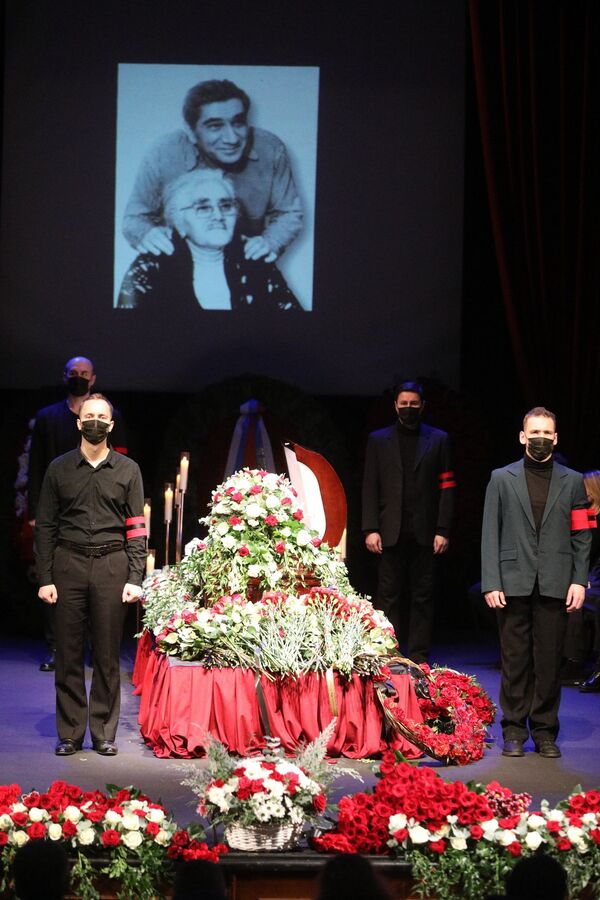 В Москве попрощались с Арменом Джигарханяном - видео - Sputnik Армения