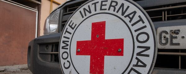 Автомобиль Международного Комитета Красного Креста в Степанакерте - Sputnik Արմենիա