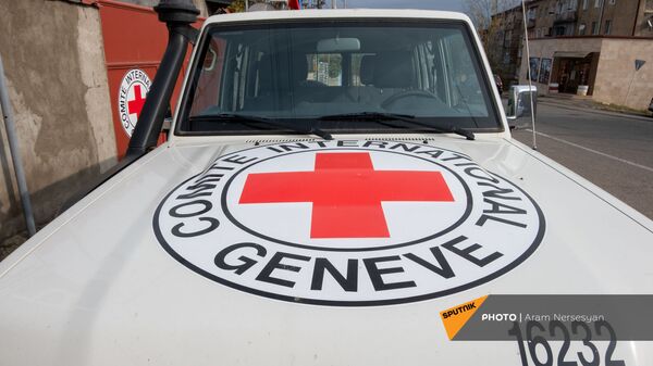 Автомобиль Международного Комитета Красного Креста  - Sputnik Армения