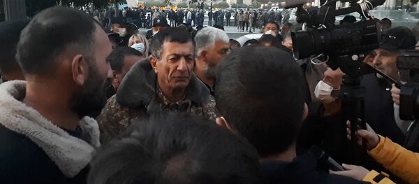 Митинг сторонников действующего правительства на площади Республики (18 ноября 2020). Еревaн - Sputnik Армения