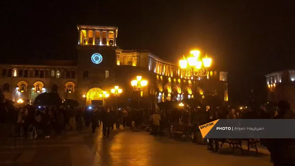 Митинг сторонников действующего правительства на площади Республики (18 ноября 2020). Еревaн - Sputnik Армения