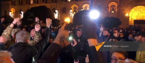 Митинг сторонников действующего правительства на площади Республики (18 ноября 2020). Еревaн - Sputnik Արմենիա