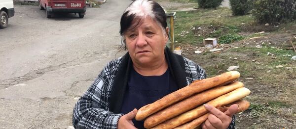 Жительница Степанакерта рассказывает о войне и о гибели сына. Жительница Степанакерта рассказывает о войне и о гибели сына. - Sputnik Армения