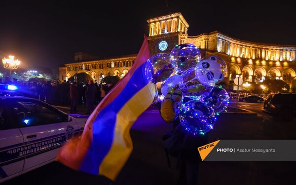 Сторонников действующего правительства на площади Республики (18 ноября 2020). Еревaн - Sputnik Армения