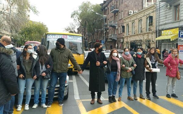 Акция протеста молодежи против премьер-министра (19 ноября 2020). Еревaн - Sputnik Армения