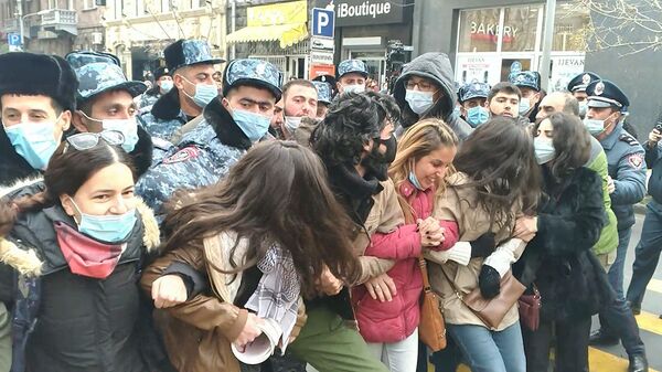 Երևանում փողոցներ են փակում Փաշինյանի հրաժարականի պահանջով. տեսանյութ Երևանում փողոցներ են փակում Փաշինյանի հրաժարականի պահանջով. տեսանյութ - Sputnik Արմենիա