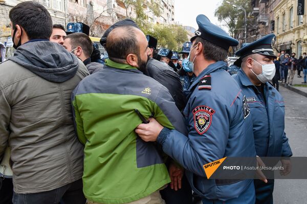 Երևանում փողոցներ են փակում Փաշինյանի հրաժարականի պահանջով. տեսանյութ Երևանում փողոցներ են փակում Փաշինյանի հրաժարականի պահանջով. տեսանյութ - Sputnik Արմենիա