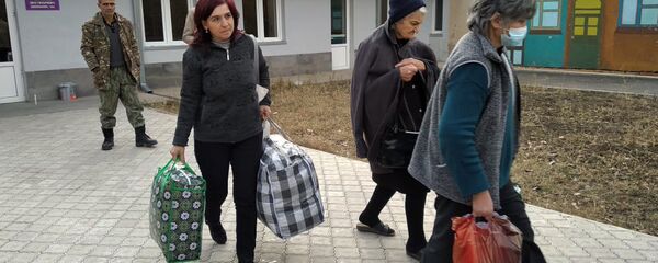 Карабахские беженцы возвращаются в Степанакерт (19 ноября 2020). Гюмри - Sputnik Армения