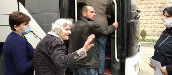 Карабахские беженцы возвращаются в Степанакерт (19 ноября 2020). Гюмри - Sputnik Արմենիա