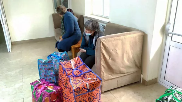 Вопреки страху и неопределенности: нашедшие в Шираке приют карабахцы возвращаются домой Вопреки страху и неопределенности: нашедшие в Шираке приют карабахцы возвращаются домой - Sputnik Армения