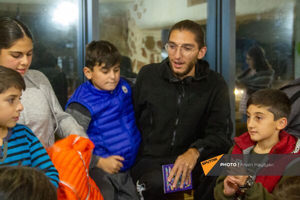 Разве мы не один народ?! Как уживаются в Горисе арцахцы и психологи из Диаспоры - Sputnik Армения