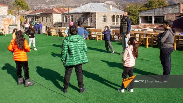 Карабахские дети в отеле в Горисе - Sputnik Армения