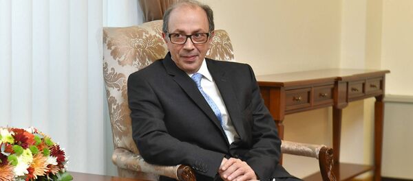 Новоназначенный посол Китая Фан Юнь вручил копии верительных грамот министру иностранных дел Армении Ара Айвазяну (19 ноября 2020). Еревaн Новоназначенный посол Китая Фан Юнь вручил копии верительных грамот министру иностранных дел Армении Ара Айвазяну (19 ноября 2020). Еревaн - Sputnik Արմենիա