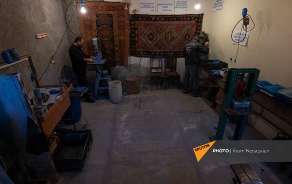 Производство наколенников в селе Ринг, Вайоцдзорской области - Sputnik Армения