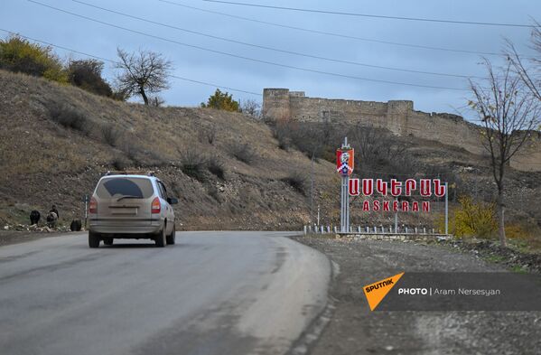 Жители села Угтасар Аскеранского района Карабаха покидают свои дома перед сдачей территорий азербайджанской стороне (19 ноября 2020). Карабах - Sputnik Армения