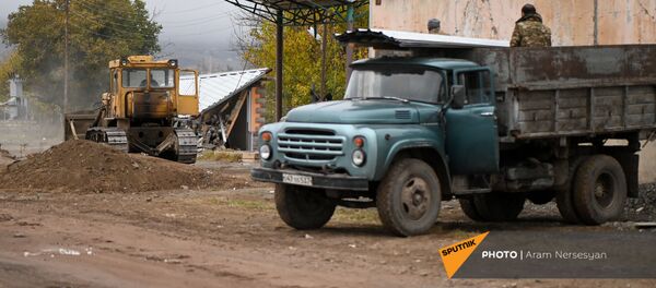 Жители села Угтасар Аскеранского района Карабаха покидают свои дома перед сдачей территорий азербайджанской стороне (19 ноября 2020). Карабах - Sputnik Արմենիա