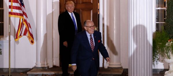 Избранный президент США Дональд Трамп встречается с бывшим мэром Нью-Йорка Руди Джулиани (20 ноября 2016). Бедминстер Избранный президент США Дональд Трамп встречается с бывшим мэром Нью-Йорка Руди Джулиани (20 ноября 2016). Бедминстер - Sputnik Армения