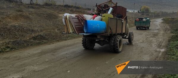 Жители села Нор Марага Мартакертского района Карабаха покидают свои дома перед сдачей территорий азербайджанской стороне (19 ноября 2020). Карабах Жители села Нор Марага Мартакертского района Карабаха покидают свои дома перед сдачей территорий азербайджанской стороне (19 ноября 2020). Карабах - Sputnik Արմենիա