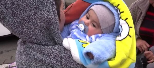 В Степанакерт прибыла очередная колонна с беженцами в сопровождении российских миротворческих сил  - Sputnik Արմենիա