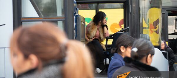 Из Автовокзала организованы рейсы в Карабах для беженцев из разных районов и сел НКР (20 ноября 2020). Еревaн - Sputnik Армения