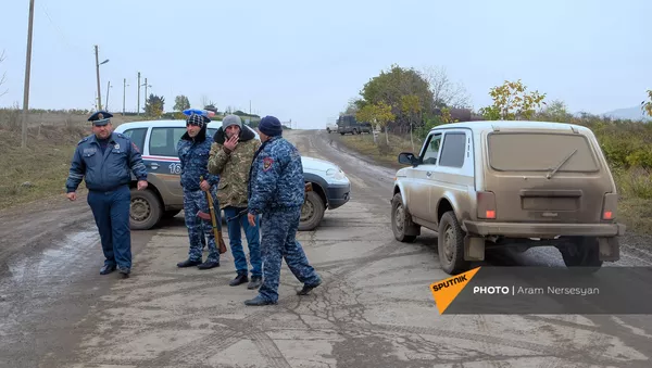Блокпост полиции на дороге Степанакерт-Мартакерт в Аскеранском районе (20 ноября 2020). Карабах - Sputnik Армения
