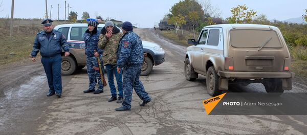 Блокпост полиции на дороге Степанакерт-Мартакерт в Аскеранском районе (20 ноября 2020). Карабах - Sputnik Արմենիա