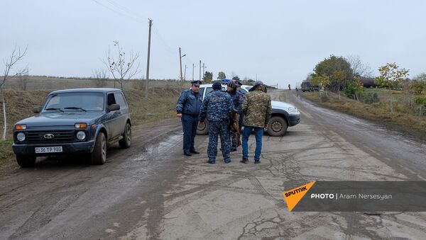 Блокпост полиции на дороге Степанакерт-Мартакерт в Аскеранском районе (20 ноября 2020). Карабах - Sputnik Արմենիա
