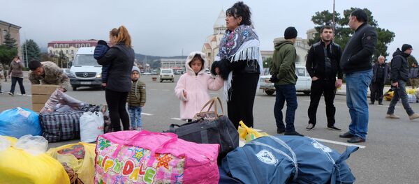 Беженцы из Карабаха прибывают из Армении в Степанакерт (20 ноября 2020). Карабах Беженцы из Карабаха прибывают из Армении в Степанакерт (20 ноября 2020). Карабах - Sputnik Արմենիա