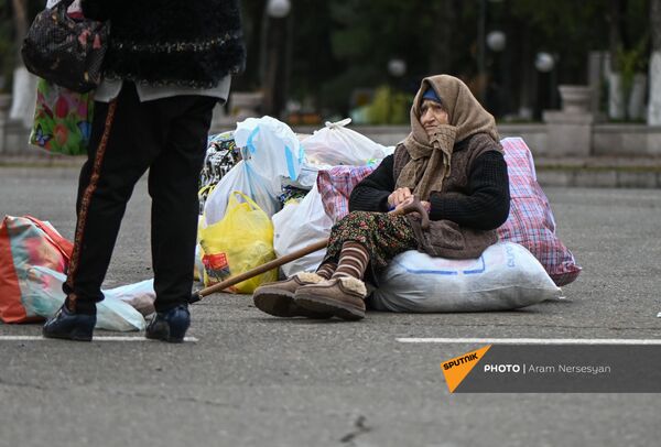 Չորս կողմը թուրքեր են․ ինչպես են Արցախի հայերը փորձում վերադառնալ խաղաղ կյանքին Չորս կողմը թուրքեր են․ ինչպես են Արցախի հայերը փորձում վերադառնալ խաղաղ կյանքին - Sputnik Արմենիա