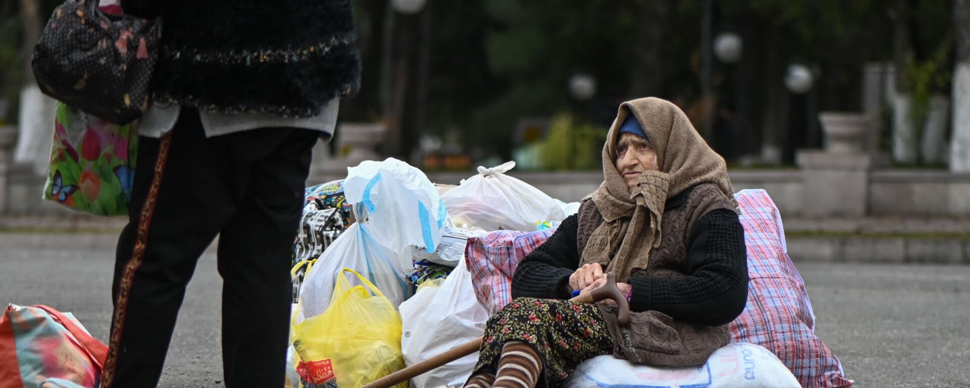 Беженцы из Карабаха прибывают из Армении в Степанакерт (20 ноября 2020). Карабах - Sputnik Армения, 1920, 04.07.2021