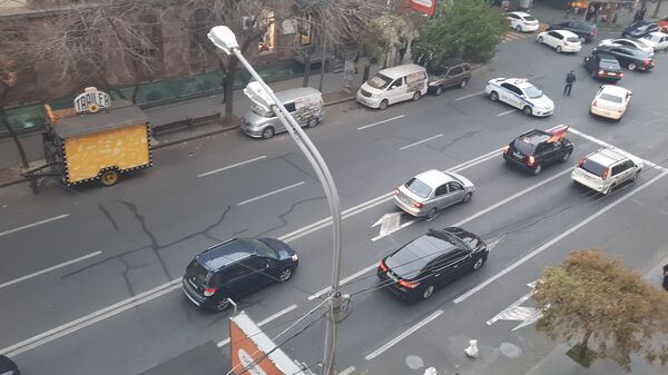 Հրապարակում ոստիկանական ուժեր են կուտակվում. նրանք փորձում են ցրել հանրահավաքը. տեսանյութ - Sputnik Արմենիա