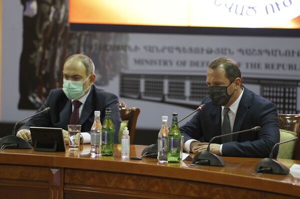 Нужно понять, где мы ошиблись: Пашинян представил нового министра обороны - Sputnik Армения