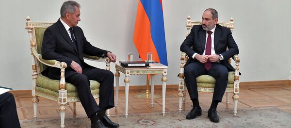 Премьер-министр Армении Никол Пашинян встретился с министром обороны России Сергеем Шойгу (21 ноября 2020). Еревaн Премьер-министр Армении Никол Пашинян встретился с министром обороны России Сергеем Шойгу (21 ноября 2020). Еревaн - Sputnik Армения