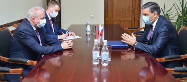 Защитник прав человека в Армении Арман Татоян встретился с послом России Сергеем Копыркиным (21 ноября 2020). Еревaн Защитник прав человека в Армении Арман Татоян встретился с послом России Сергеем Копыркиным (21 ноября 2020). Еревaн - Sputnik Արմենիա