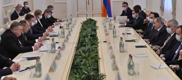 Премьер-министр Армении Никол Пашинян встретился с российской делегацией во главе с министром иностранных дел Сергеем Лавровым (21 ноября 2020). Еревaн - Sputnik Արմենիա