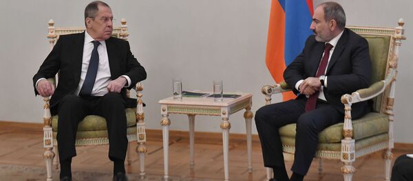 Премьер-министр Армении Никол Пашинян встретился с министром иностранных дел России Сергеем Лавровым (21 ноября 2020). Еревaн - Sputnik Армения