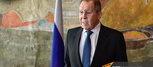 Министр иностранных дел России Сергей Лавров во время брифинга по итогам визита в Армению (21 ноября 2020). Еревaн - Sputnik Армения