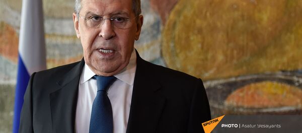 Министр иностранных дел России Сергей Лавров во время брифинга по итогам визита в Армению (21 ноября 2020). Еревaн - Sputnik Արմենիա