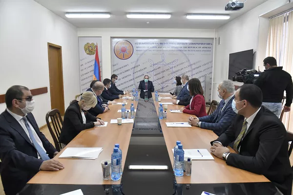 Нужно зафиксировать конкретные результаты: Пашинян представил нового главу Минсоцтруда Нужно зафиксировать конкретные результаты: Пашинян представил нового главу Минсоцтруда - Sputnik Армения